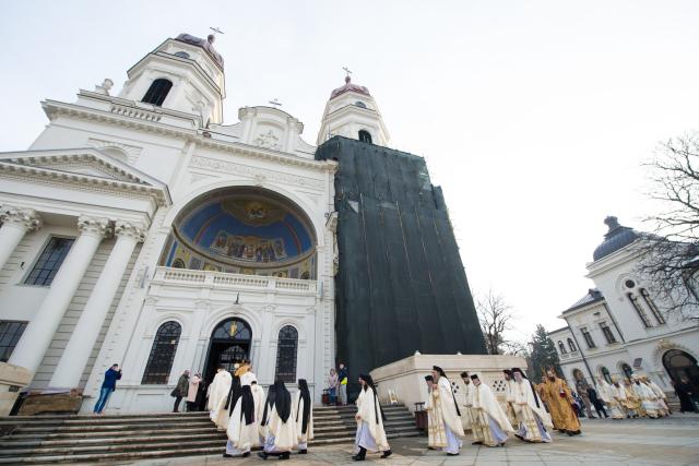 (Foto) 7 arhierei și zeci de preoți, la hramul istoric al Catedralei Mitropolitane din Iaşi