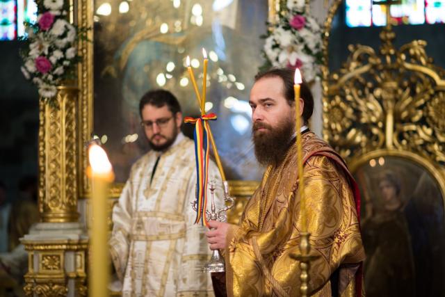 Hram la Catedrala mitropolitană din Iași: „Creștinul ortodox este închinat lui Dumnezeu, este îmbisericit, este altoit ca o ramură pe trunchiul Bisericii”