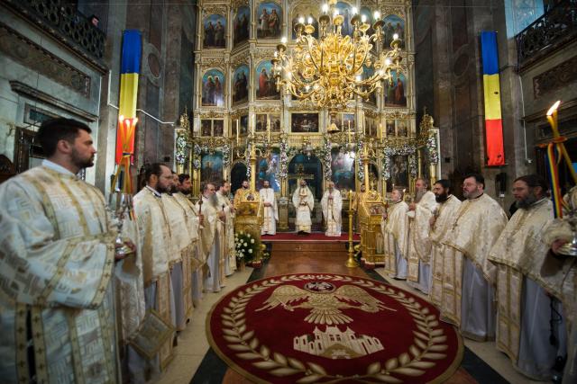Hram la Catedrala mitropolitană din Iași: „Creștinul ortodox este închinat lui Dumnezeu, este îmbisericit, este altoit ca o ramură pe trunchiul Bisericii”