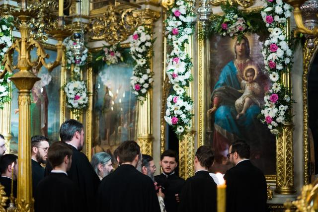 Hram la Catedrala mitropolitană din Iași: „Creștinul ortodox este închinat lui Dumnezeu, este îmbisericit, este altoit ca o ramură pe trunchiul Bisericii”
