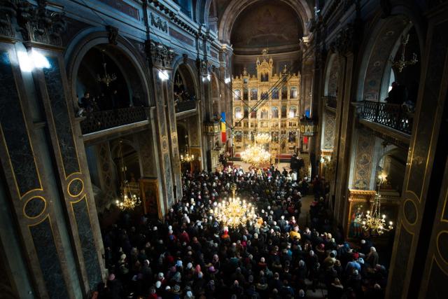 Hram la Catedrala mitropolitană din Iași: „Creștinul ortodox este închinat lui Dumnezeu, este îmbisericit, este altoit ca o ramură pe trunchiul Bisericii”