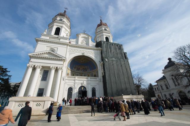 Hram la Catedrala mitropolitană din Iași: „Creștinul ortodox este închinat lui Dumnezeu, este îmbisericit, este altoit ca o ramură pe trunchiul Bisericii”