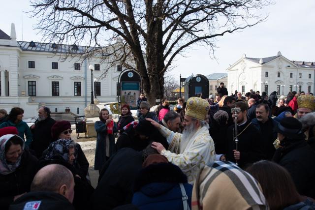 Hram la Catedrala mitropolitană din Iași: „Creștinul ortodox este închinat lui Dumnezeu, este îmbisericit, este altoit ca o ramură pe trunchiul Bisericii”