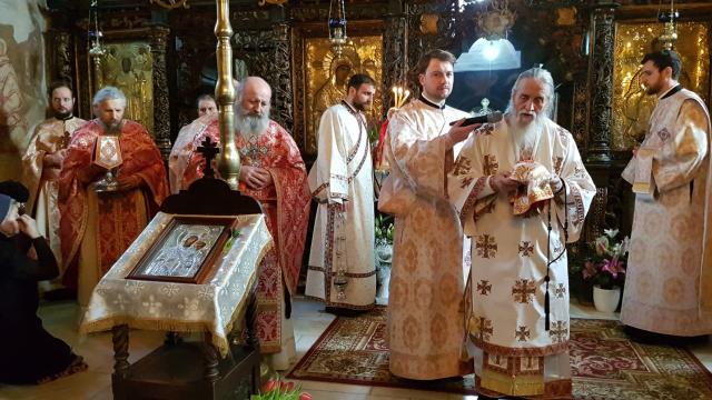 Liturghie arhierească la Suceava: „Să stăruim în rugăciunile noastre și Dumnezeu ne va da întotdeauna ceva”
