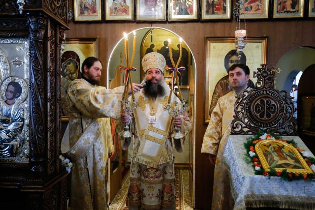 Liturghie cu patru arhierei la Mănăstirea Zosin din Botoșani: „Casa omului este sufletul său”