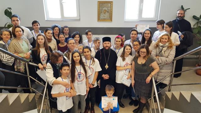 „Tabăra din pridvorul satului” la Tişăuţi: PS Părinte Damaschin Dorneanul, în mijlocul participanților