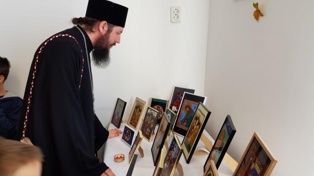 „Tabăra din pridvorul satului” la Tişăuţi: PS Părinte Damaschin Dorneanul, în mijlocul participanților