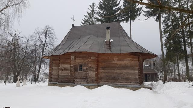 Hramul Parohiei Slătioara
