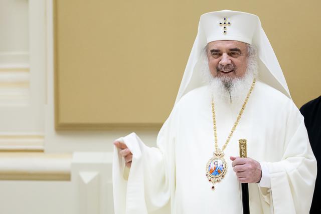 Părintele Patriarh Daniel: „Nu trebuie să privim nostalgic şi mioritic, ci să ne mobilizăm în favoarea satului românesc”
