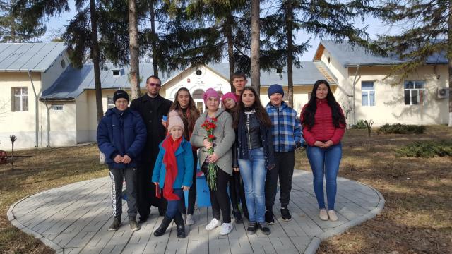 „Un mărțișor pentru fiecare”, în Parohia Cozmești și la Azilul de bătrâni de la Răducăneni