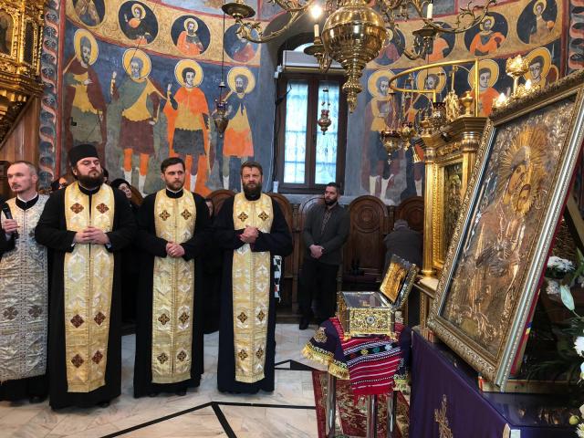Icoana Maicii Domnului „Iordăniţa” și moaştele Sfântului Cuvios Efrem cel Nou au fost aduse la Biserica Icoanei din București