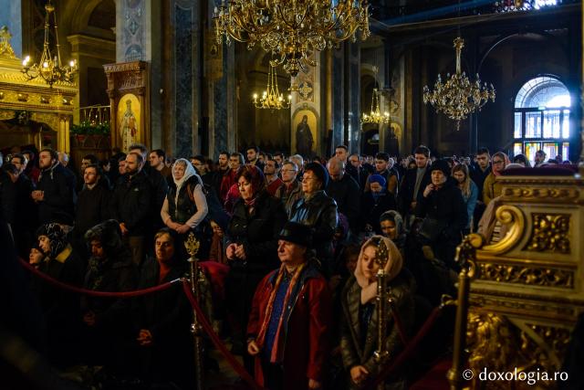 Sute de ieșeni s-au rugat la Catedrala Mitropolitană în cea de-a doua zi a Postului Mare