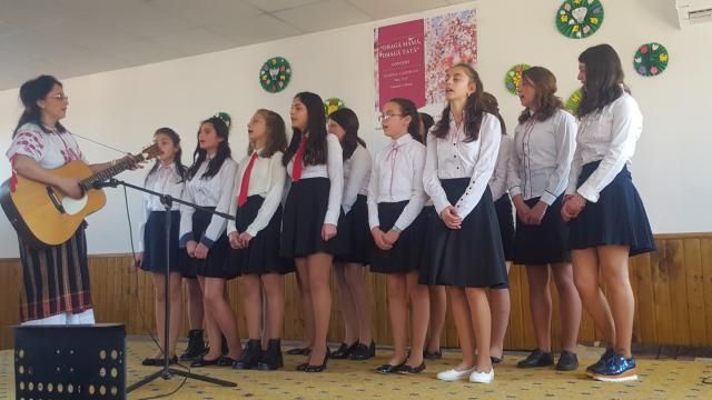 Concertul „Dragă mamă, dragă tată”, în Parohia Cozmeşti