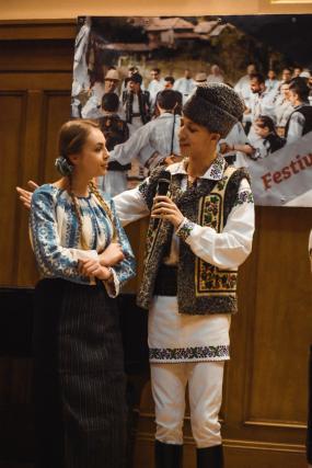 „Festivalul bucuriei”, spectacol de joc şi cântec popular