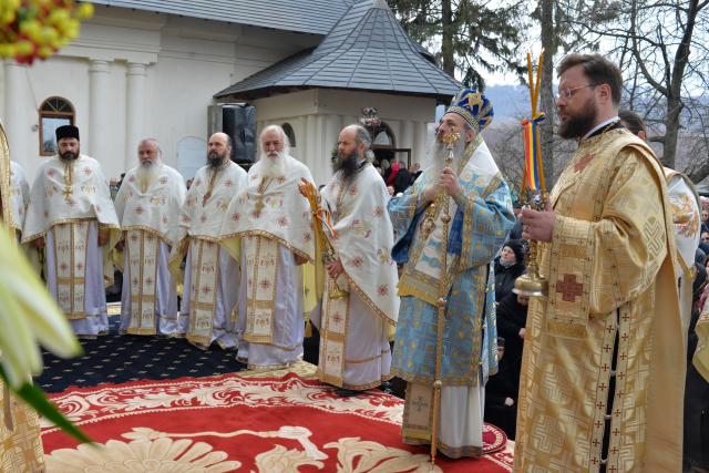 Hram la Sihăstria Voronei:„Pentru a ne cuprinde bucuria Duhului Sfânt, ne este necesară smerenia Maicii Domnului”