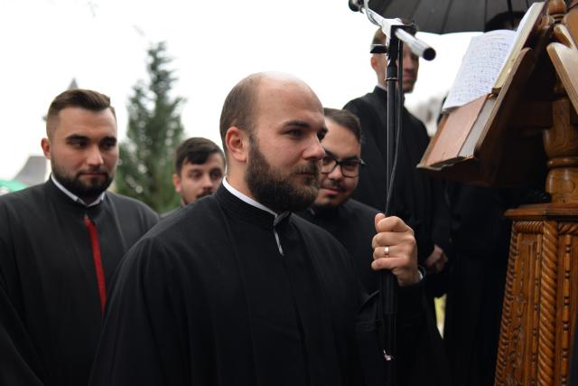 Hram la Sihăstria Voronei:„Pentru a ne cuprinde bucuria Duhului Sfânt, ne este necesară smerenia Maicii Domnului”