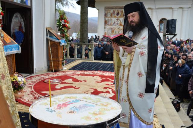 Hram la Sihăstria Voronei:„Pentru a ne cuprinde bucuria Duhului Sfânt, ne este necesară smerenia Maicii Domnului”