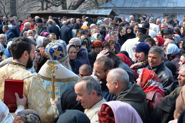 Hram la Sihăstria Voronei:„Pentru a ne cuprinde bucuria Duhului Sfânt, ne este necesară smerenia Maicii Domnului”