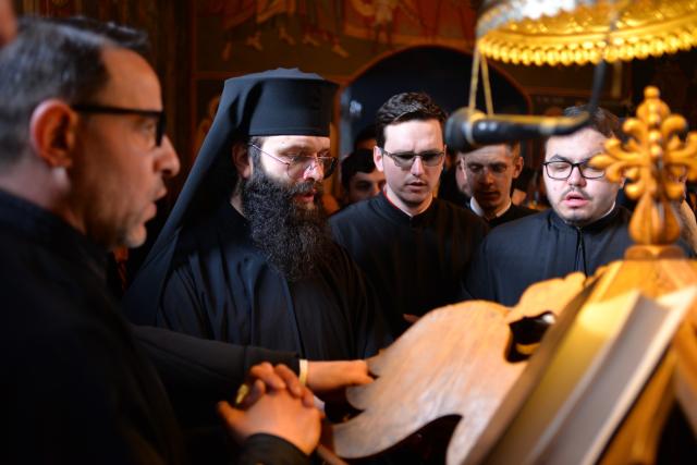 Hram la Sihăstria Voronei:„Pentru a ne cuprinde bucuria Duhului Sfânt, ne este necesară smerenia Maicii Domnului”