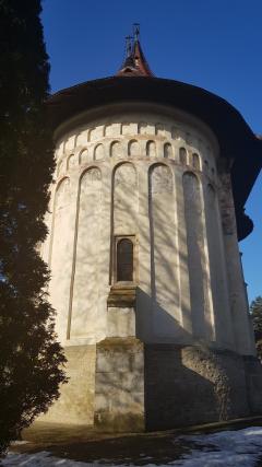 „Mândria depărtează pe om de Dumnezeu şi pe om de celălalt om”