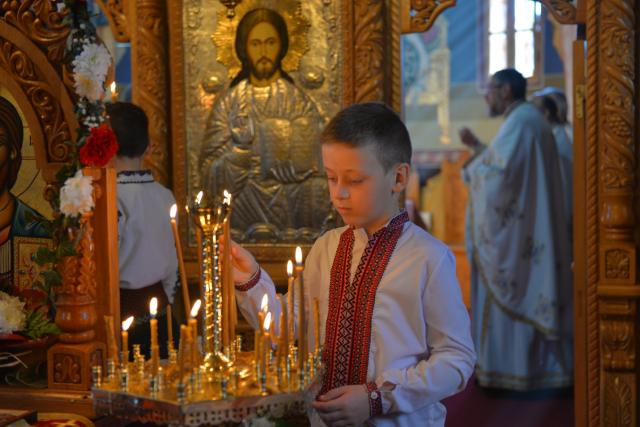 Liturghie arhierească și sfințire de casă parohială la Boboiești: „Fără taina postului nu poate fi concepută viața creștină”