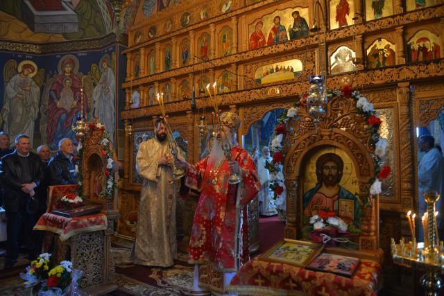 Liturghie arhierească și sfințire de casă parohială la Boboiești: „Fără taina postului nu poate fi concepută viața creștină”