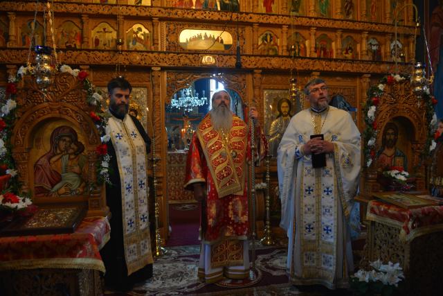 Liturghie arhierească și sfințire de casă parohială la Boboiești: „Fără taina postului nu poate fi concepută viața creștină”