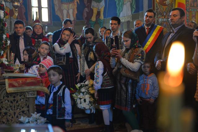 Liturghie arhierească și sfințire de casă parohială la Boboiești: „Fără taina postului nu poate fi concepută viața creștină”