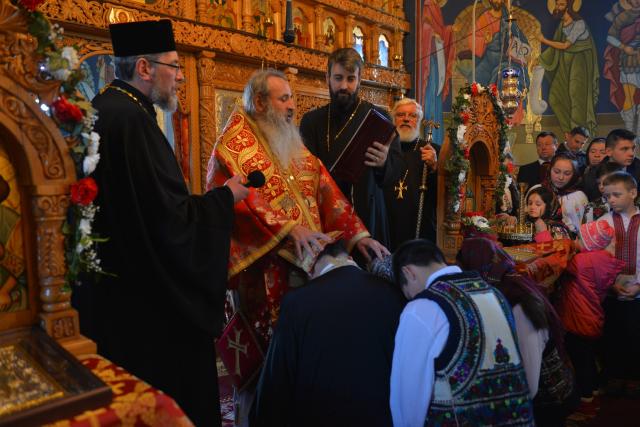 Liturghie arhierească și sfințire de casă parohială la Boboiești: „Fără taina postului nu poate fi concepută viața creștină”