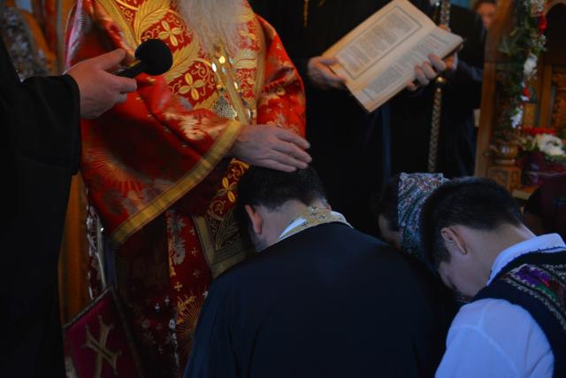 Liturghie arhierească și sfințire de casă parohială la Boboiești: „Fără taina postului nu poate fi concepută viața creștină”