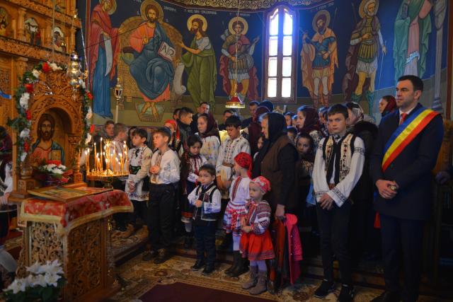 Liturghie arhierească și sfințire de casă parohială la Boboiești: „Fără taina postului nu poate fi concepută viața creștină”