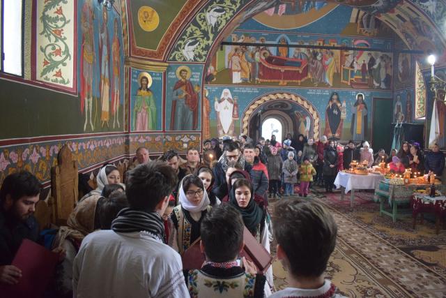 „Prietenii Sfinţilor Trei Ierarhi”, la Sfânta Liturghie misionară