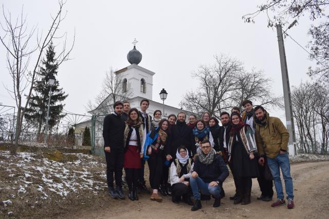 „Prietenii Sfinţilor Trei Ierarhi”, la Sfânta Liturghie misionară