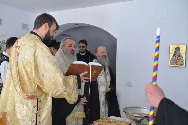 Liturghie arhierească și sfințire de casă parohială la Boboiești: „Fără taina postului nu poate fi concepută viața creștină”