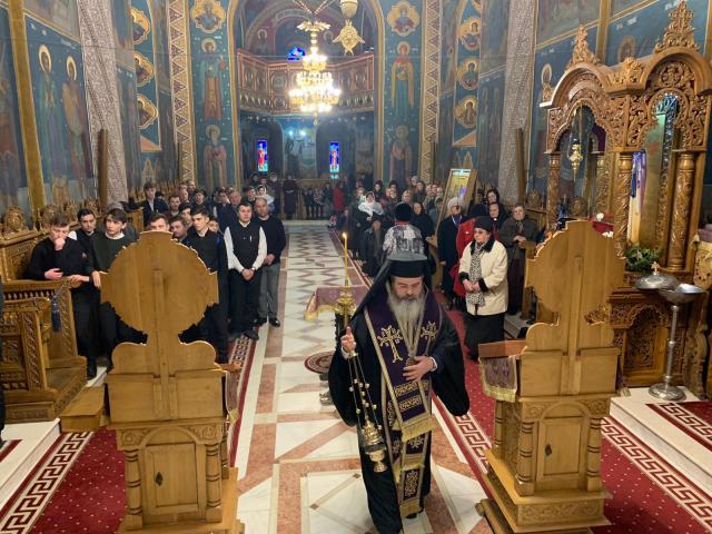 Liturghia Darurilor mai înainte sfințite, la catedrala din Huşi