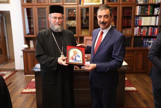Episcopul Maramureșului și Sătmarului a primit vizita Ambasadorului palestinian în România