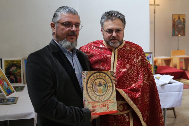 Atelier de pictură pe sticlă în Parohia „Nașterea Domnului” din München