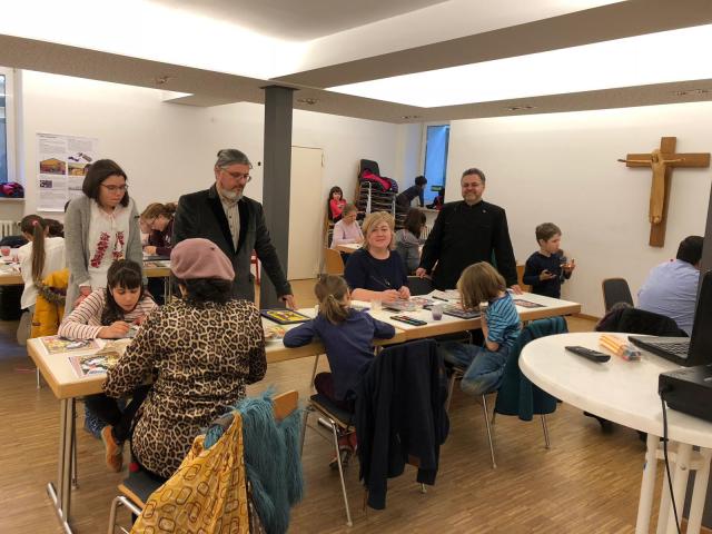 Atelier de pictură pe sticlă în Parohia „Nașterea Domnului” din München