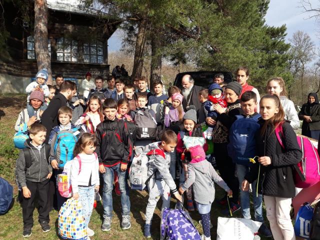 Daruri de Sfintele Paşti pentru copiii din satele Ştioborăni şi Bouşori