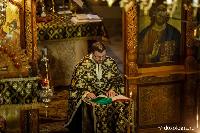 La braț cu Iuda sau la picioarele Mântuitorului – pelerini pe drumul spre Înviere