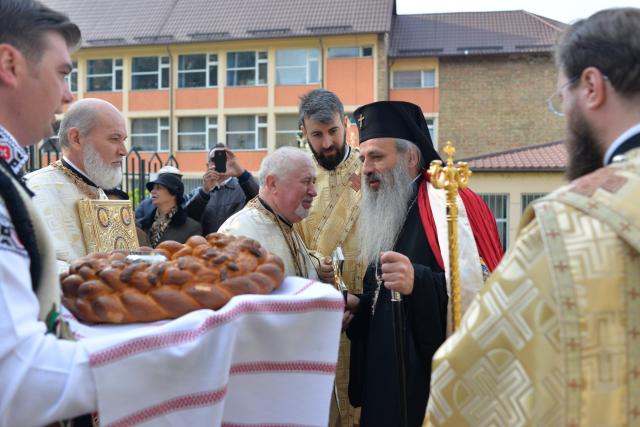 „Cum putem intra cu Domnul în Ierusalim?”. Mitropolitul Moldovei și Bucovinei a răspuns la această întrebare în Duminica Floriilor