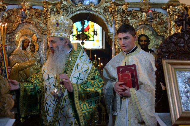 „Cum putem intra cu Domnul în Ierusalim?”. Mitropolitul Moldovei și Bucovinei a răspuns la această întrebare în Duminica Floriilor