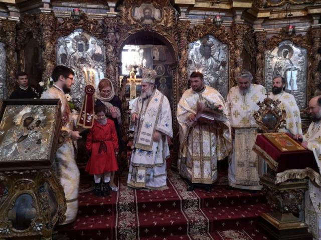 Liturghie arhierească la Catedrala Arhiepiscopală din Roman
