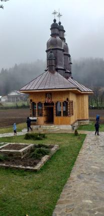 Sfântul Ierarh Pahomie, serbat în judeţul Neamţ