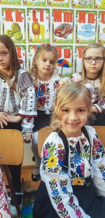 Elevii din Vicovu de Sus, iniţiaţi în taina încondeierii ouălor