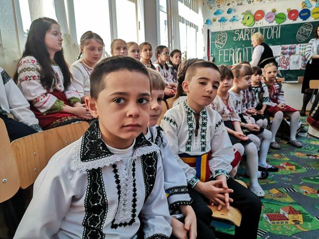 Elevii din Vicovu de Sus, iniţiaţi în taina încondeierii ouălor