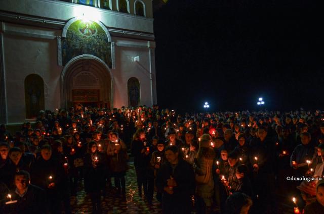 Sfânta Lumină de la Ierusalim va fi adusă în România de Sfintele Paști