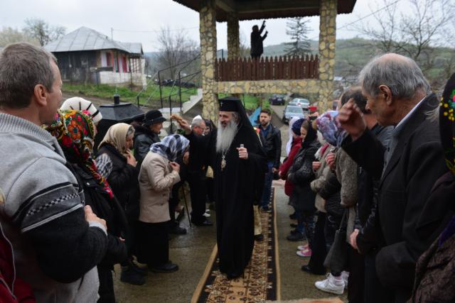 IPS Mitropolit Teofan, la Rădeni: „Să recunoaștem că suntem oameni păcătoși - acesta este primul pas către Dumnezeu”