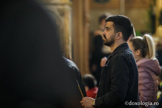 Cu un pas mai aproape de Bucurie – pelerini pe drumul spre Înviere