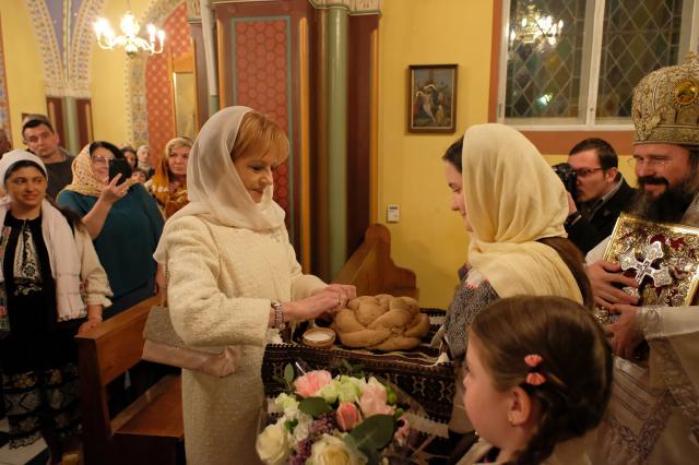 La Copenhaga, Preasfințitul Macarie a oferit Lumina Învierii Majestății Sale Margareta și românilor din comunitate